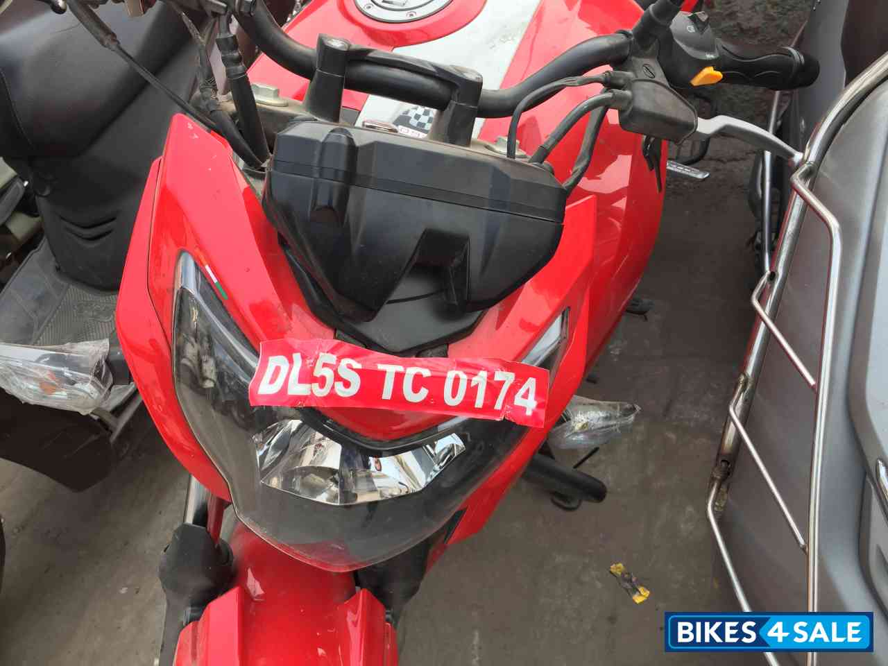 Red TVS Apache RTR 160 4V