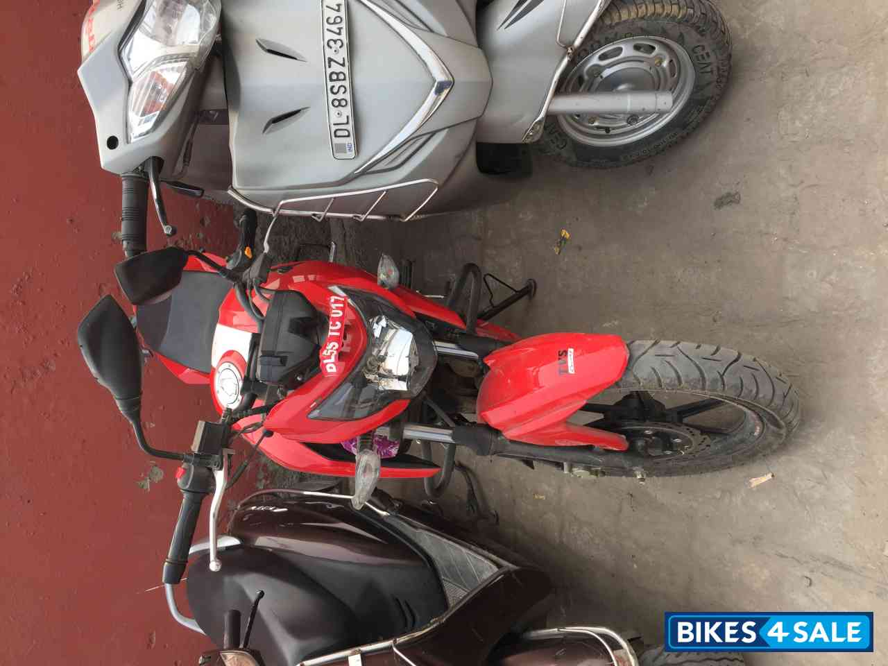 Red TVS Apache RTR 160 4V