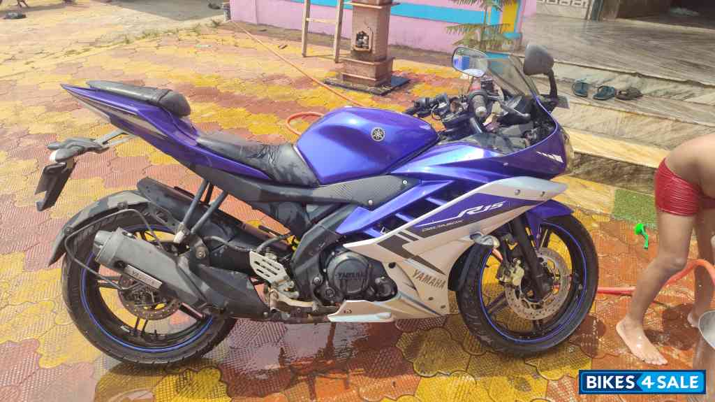 Blue Yamaha YZF R15 V2