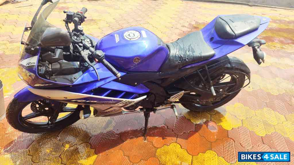 Blue Yamaha YZF R15 V2