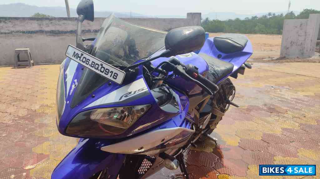 Blue Yamaha YZF R15 V2