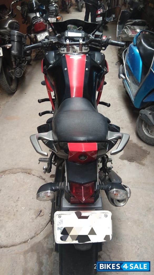 Red Yamaha Fazer FI V2