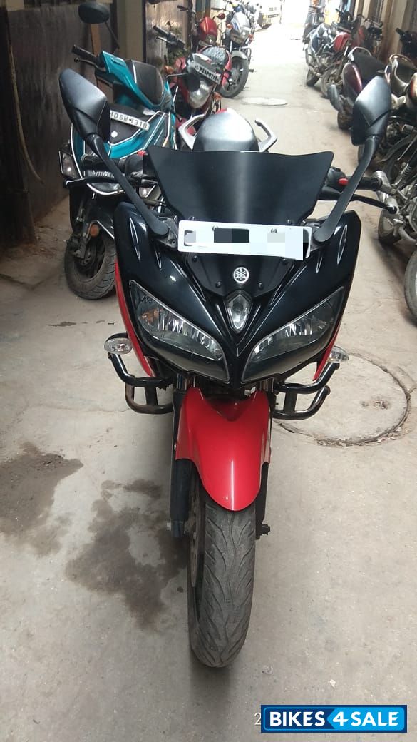 Red Yamaha Fazer FI V2