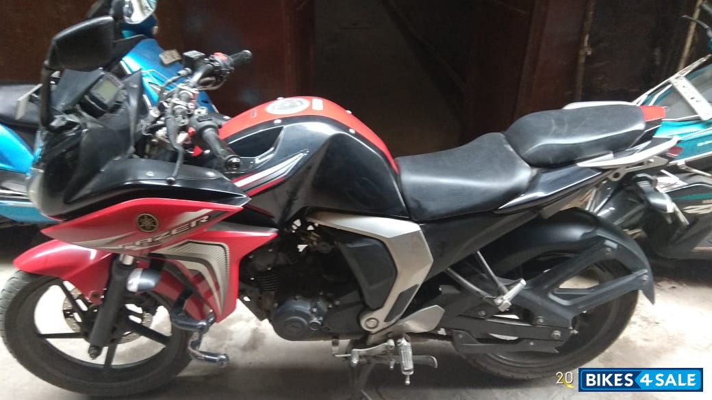 Red Yamaha Fazer FI V2