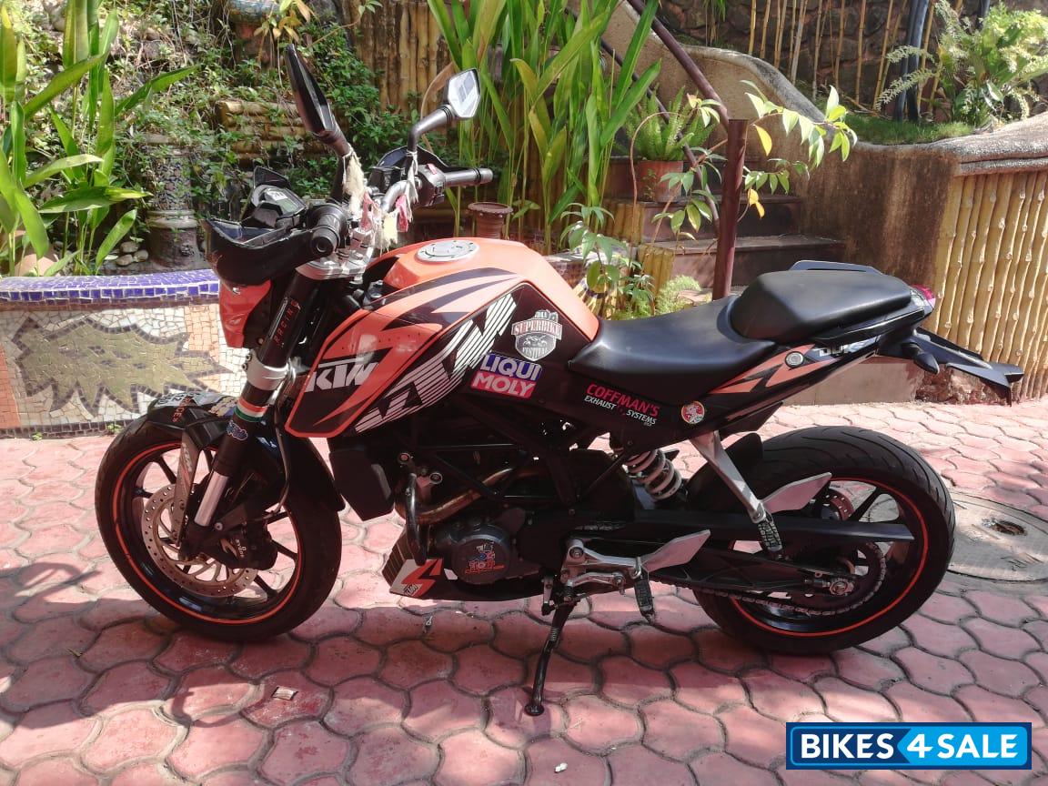 Orange KTM Duke 200