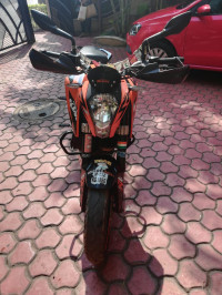 Orange KTM Duke 200