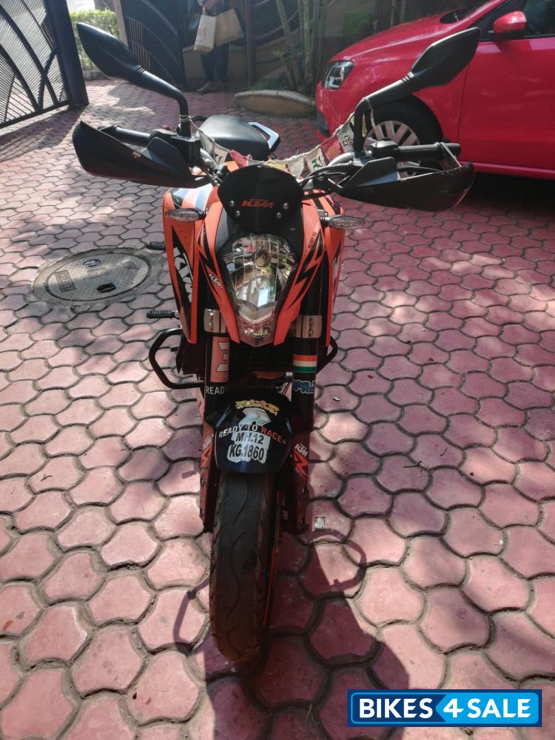 Orange KTM Duke 200 Orange KTM Duke 200