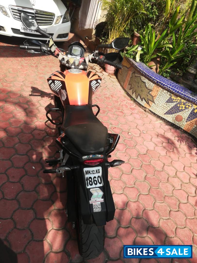 Orange KTM Duke 200 Orange KTM Duke 200