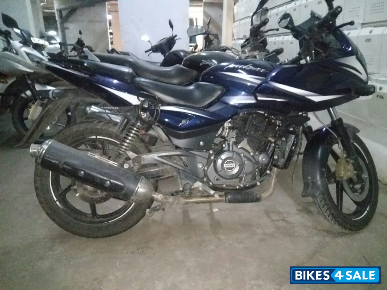 Royal Blue Bajaj Pulsar 220 DTSi Royal Blue Bajaj Pulsar 220 DTSi