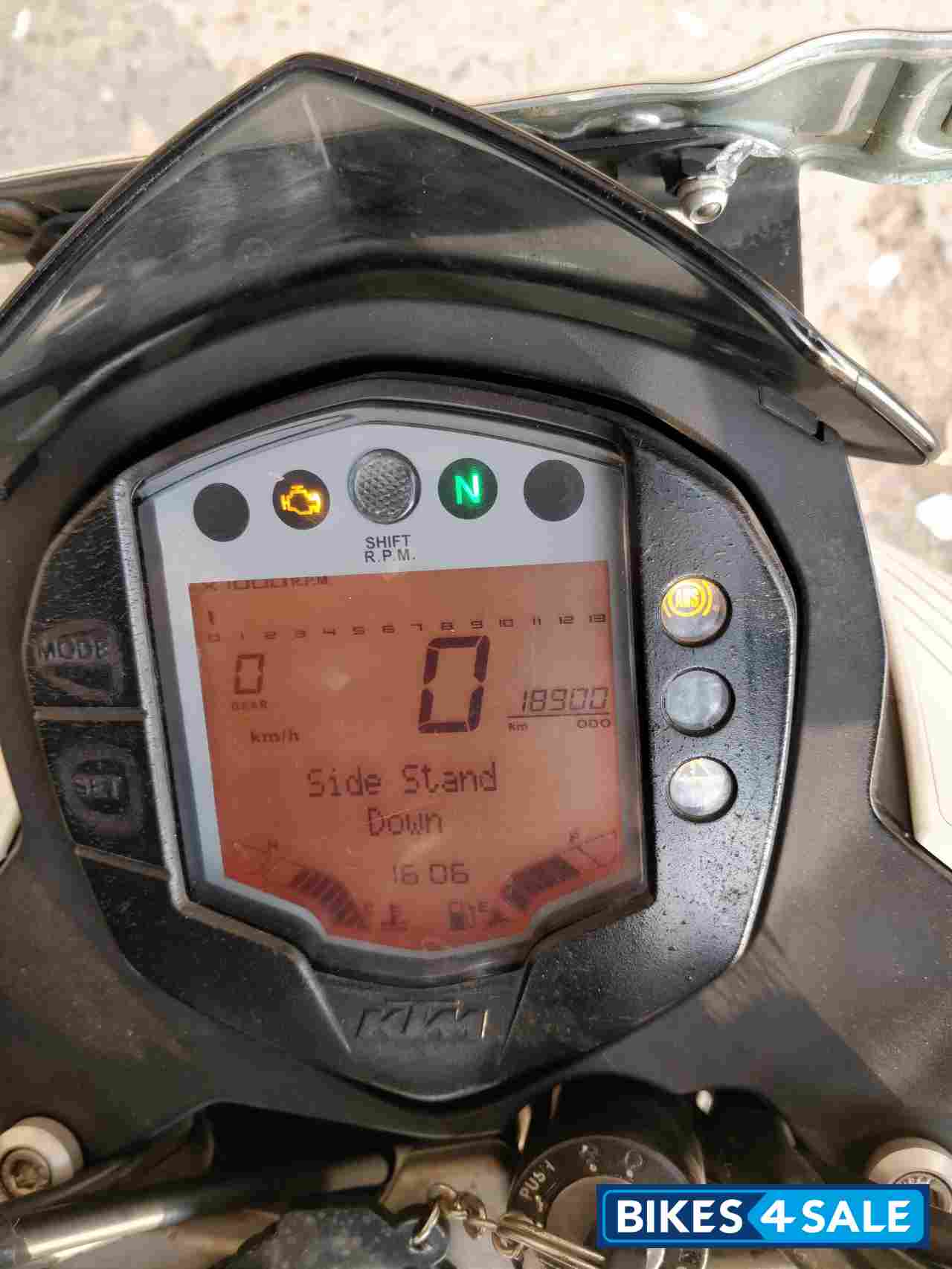 White KTM Duke 390 White KTM Duke 390