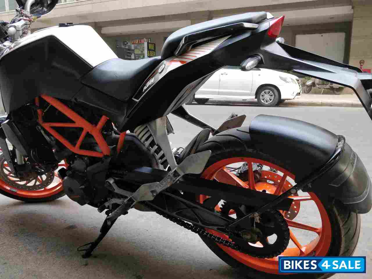 White KTM Duke 390 White KTM Duke 390