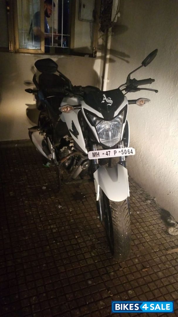 White Honda CB Hornet 160R ABS