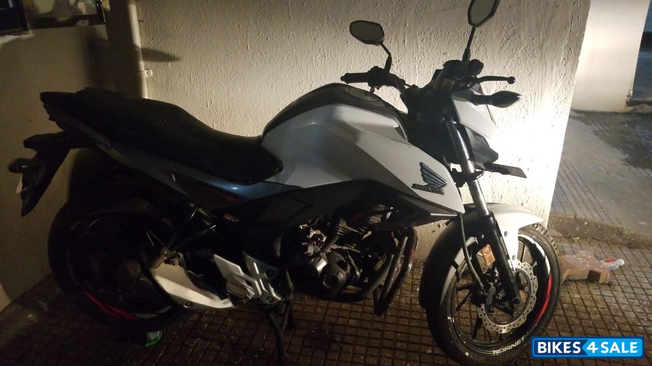 White Honda CB Hornet 160R ABS White Honda CB Hornet 160R ABS