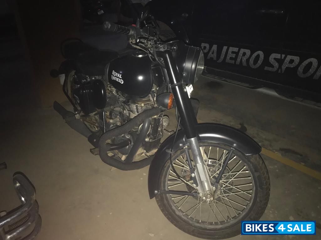 Black Royal Enfield Classic Stealth Black