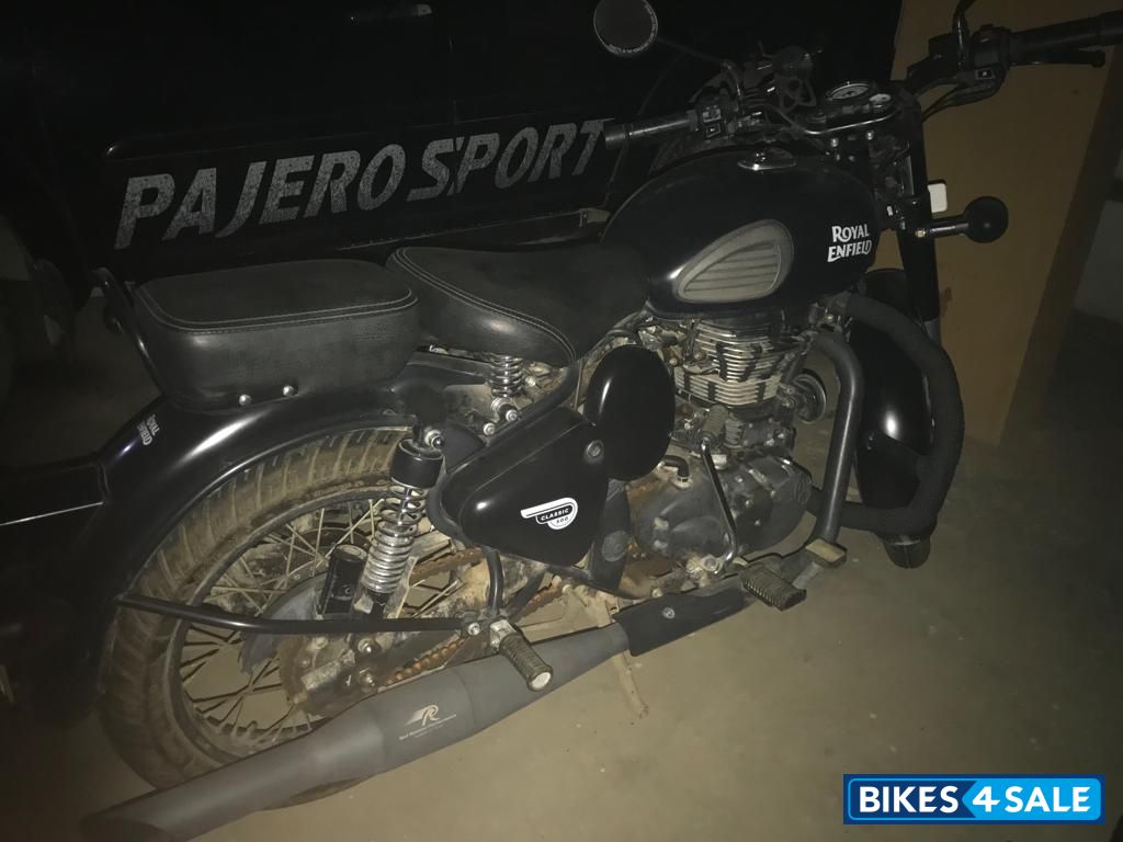 Black Royal Enfield Classic Stealth Black