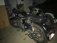 Black Royal Enfield Classic Stealth Black