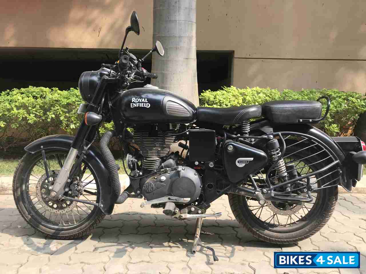 Black Royal Enfield Classic Stealth Black