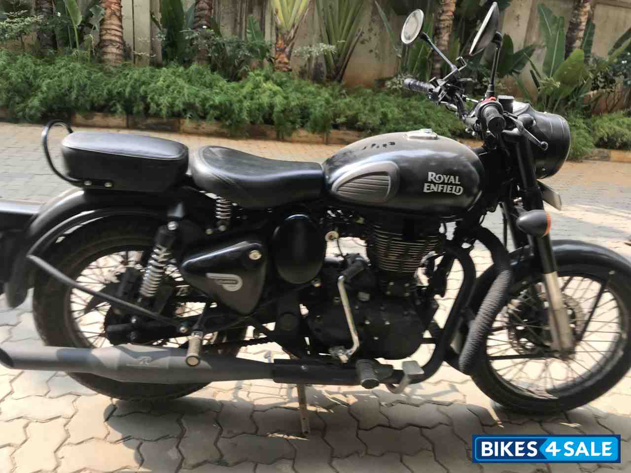 Black Royal Enfield Classic Stealth Black