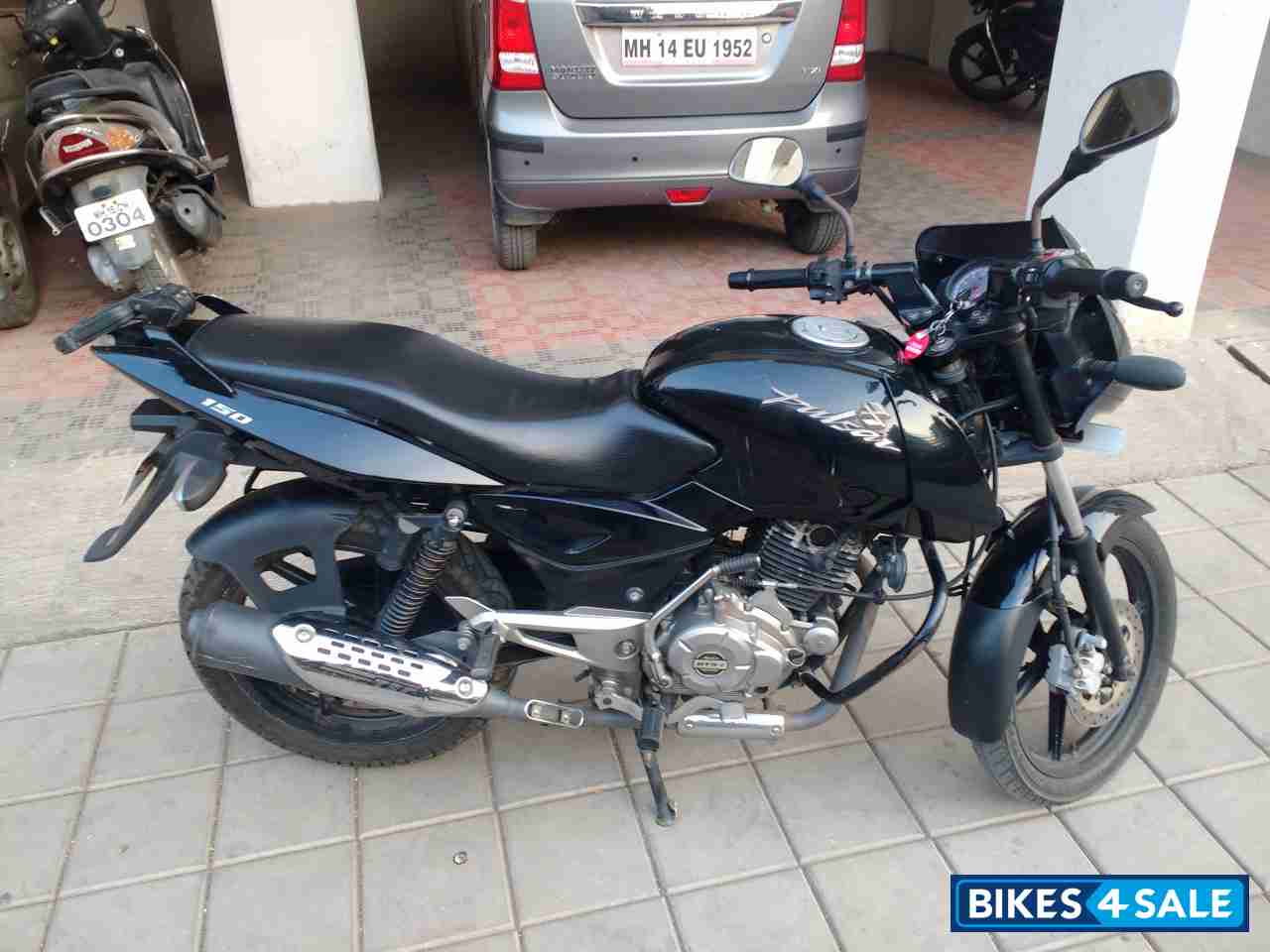 Black Bajaj Pulsar 150 DTSi Black Bajaj Pulsar 150 DTSi