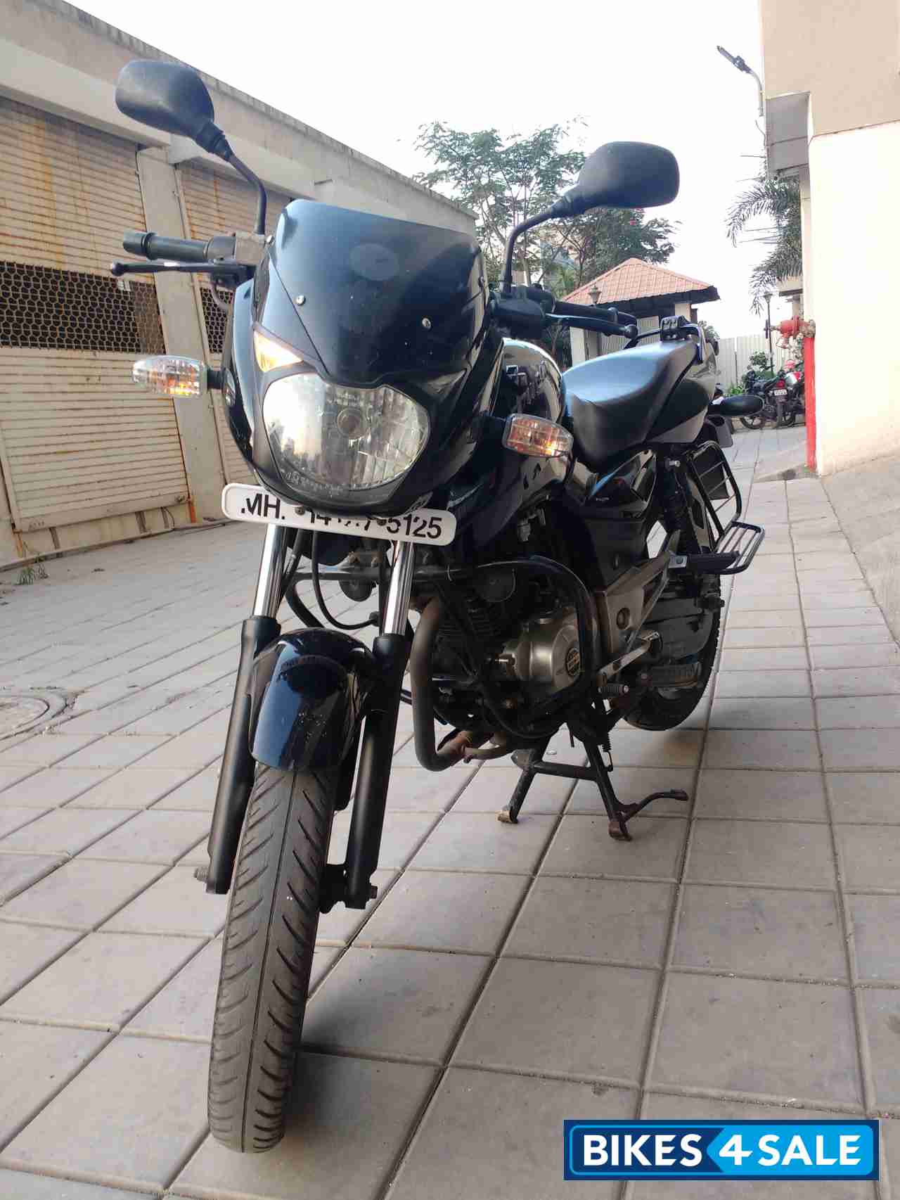 Black Bajaj Pulsar 150 DTSi Black Bajaj Pulsar 150 DTSi