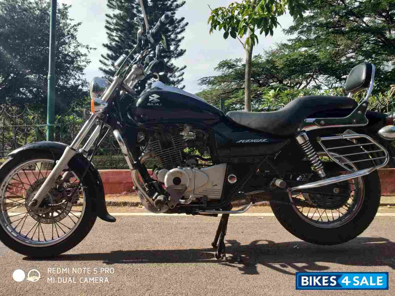 Black Bajaj Avenger 180 DTS-i