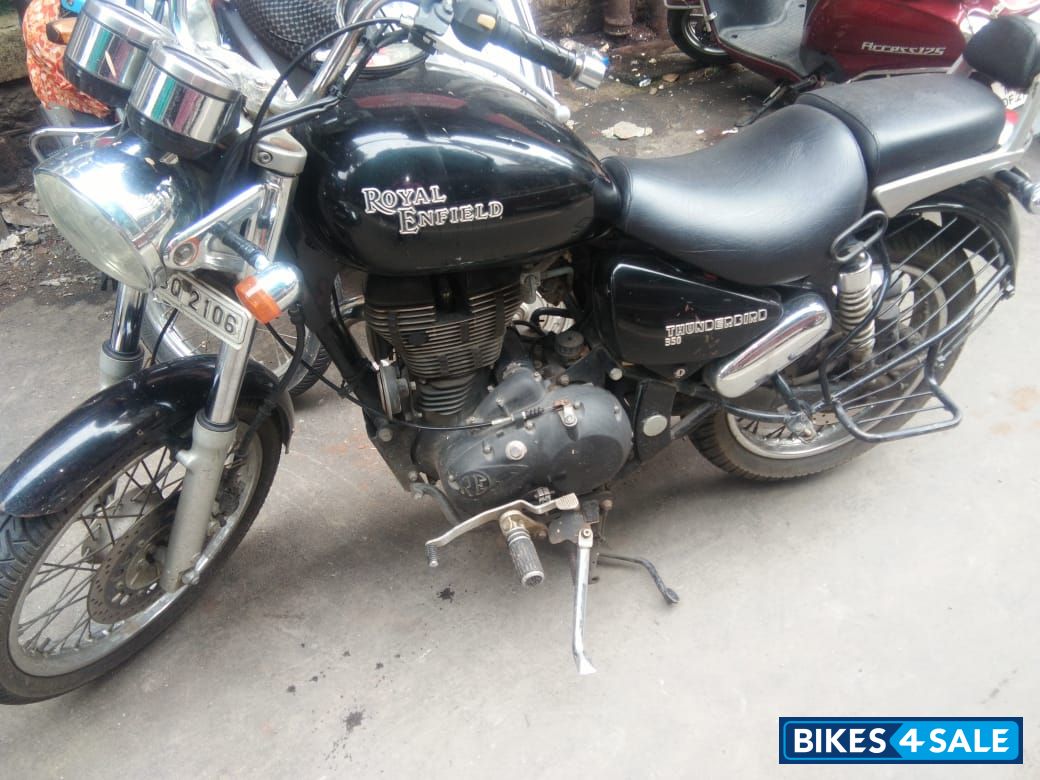 Black Royal Enfield Thunderbird 350