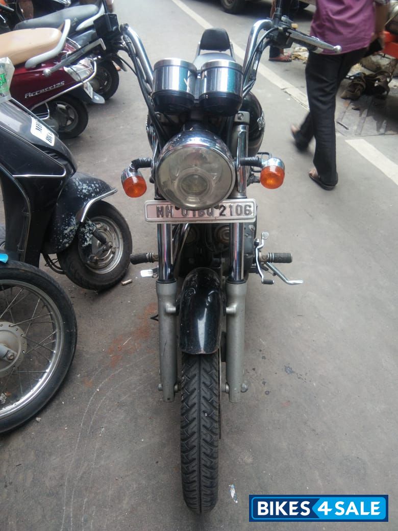 Black Royal Enfield Thunderbird 350