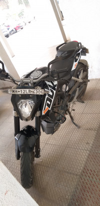 Black KTM Duke 200