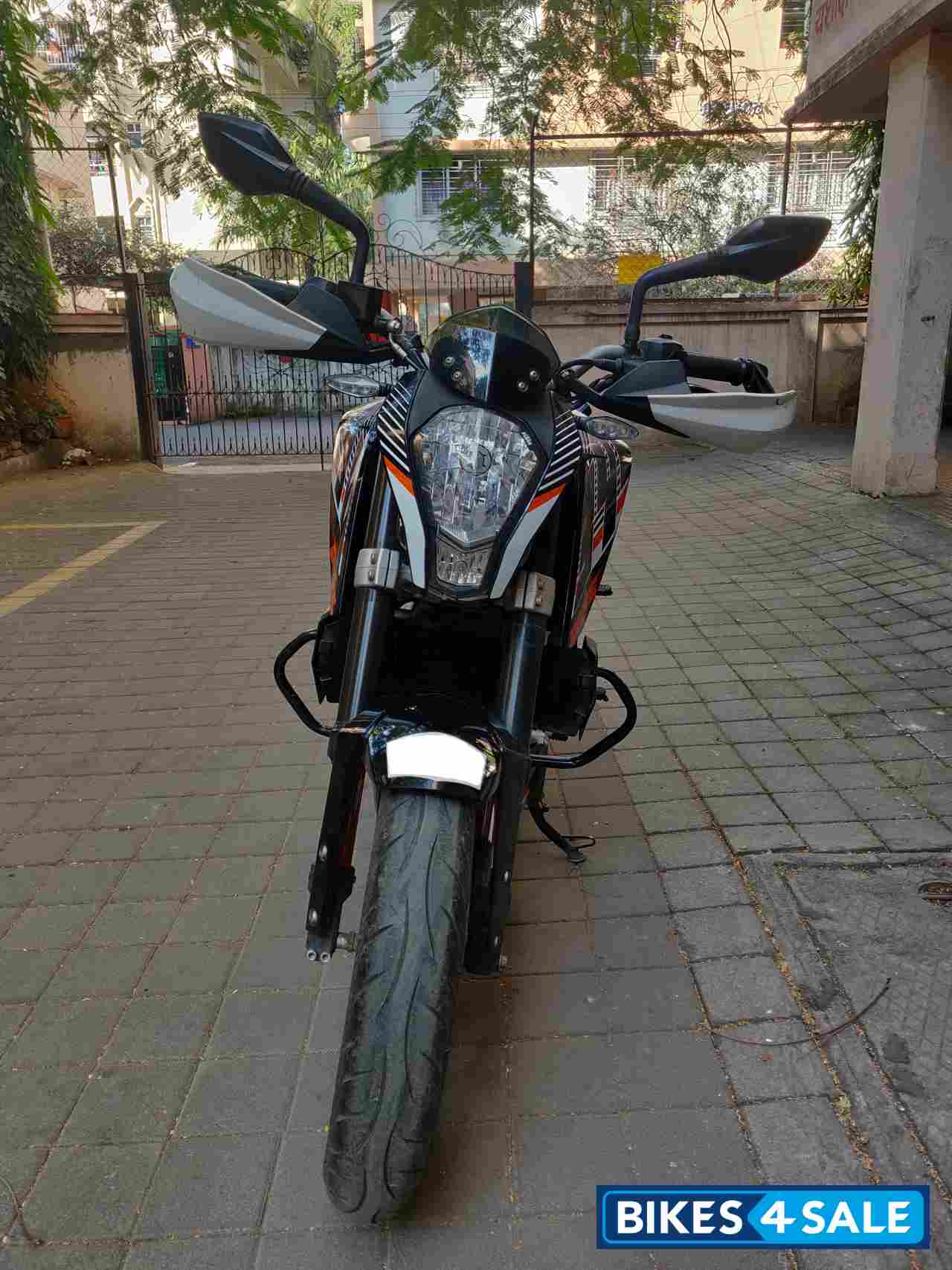 Black KTM Duke 390