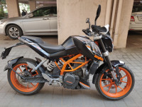 Black KTM Duke 390