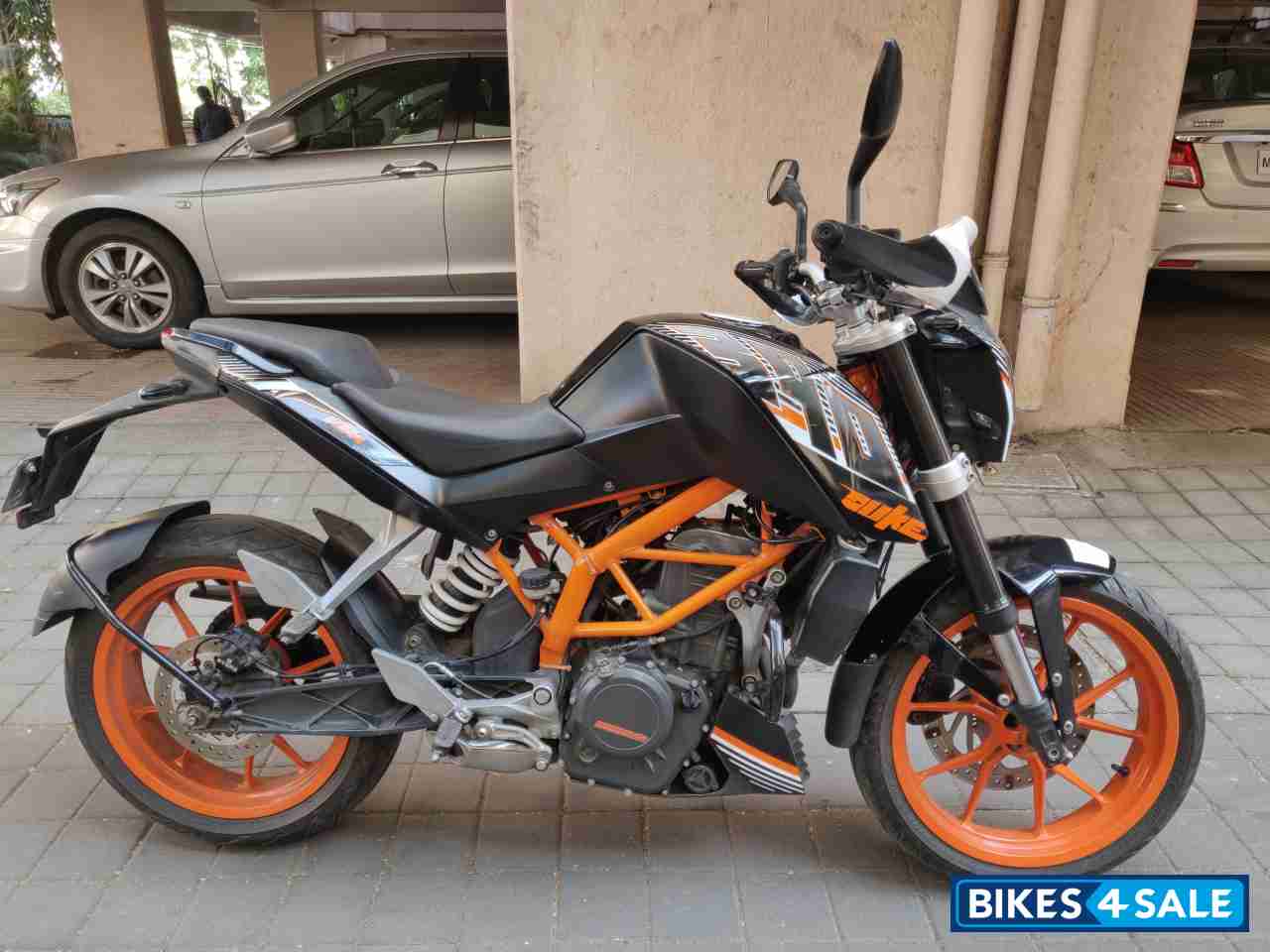 Black KTM Duke 390