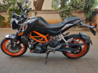 Black KTM Duke 390