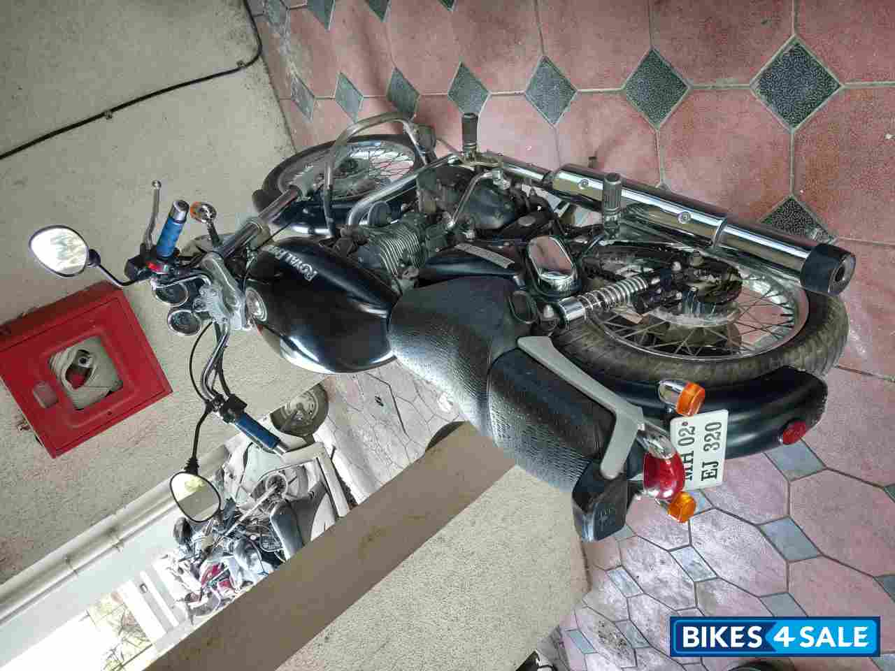 Black Royal Enfield Thunderbird 350