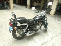Black Bajaj Avenger 220 DTS-i
