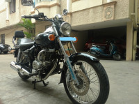 Black Bajaj Avenger 220 DTS-i