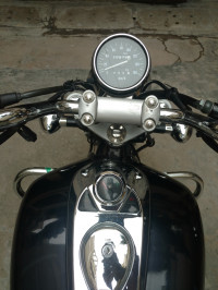 Black Bajaj Avenger 220 DTS-i