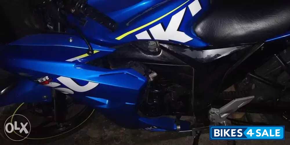Blue Suzuki Gixxer SF