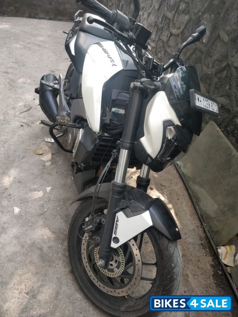 Moon White Bajaj Dominar 400