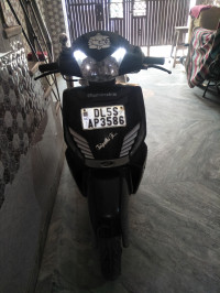 Black Mahindra Gusto