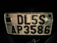 Black Mahindra Gusto