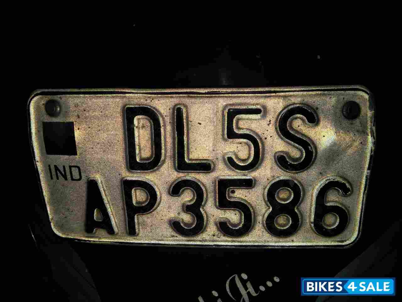 Black Mahindra Gusto