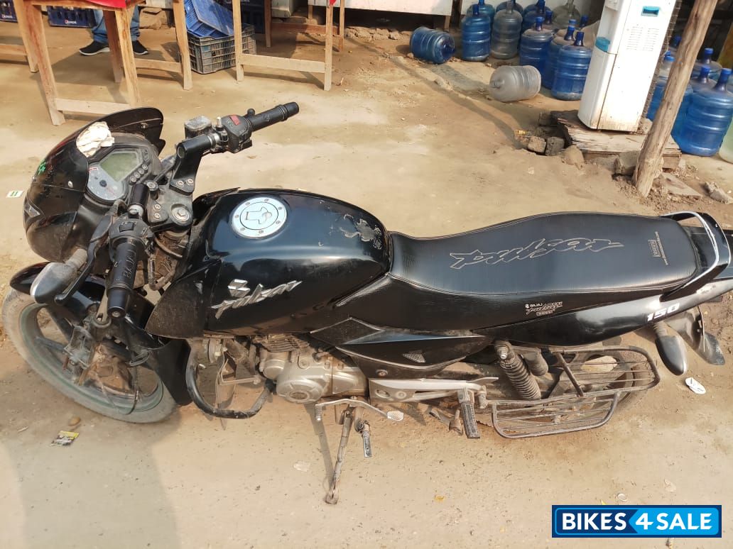 Black Bajaj Pulsar 150 Classic