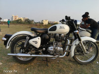 White Royal Enfield Classic 350