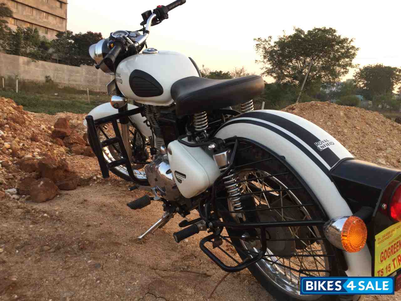 White Royal Enfield Classic 350