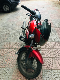 Red Bajaj XCD 125 DTS-Si