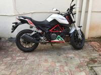 White Benelli TNT 25