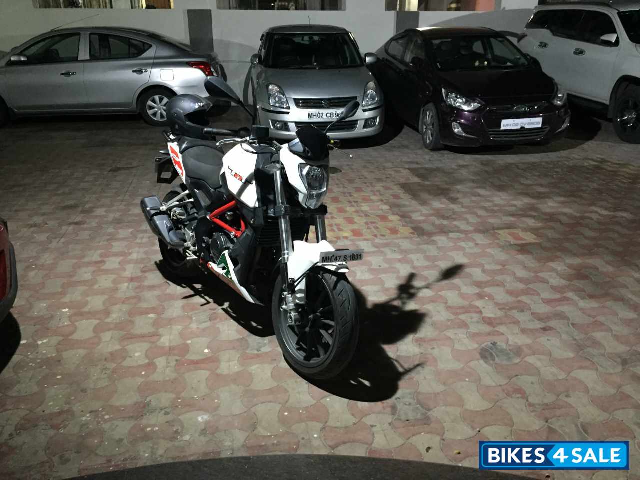 White Benelli TNT 25