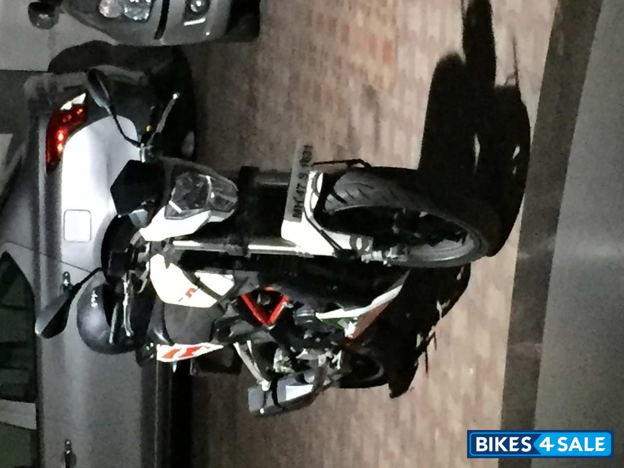 White Benelli TNT 25