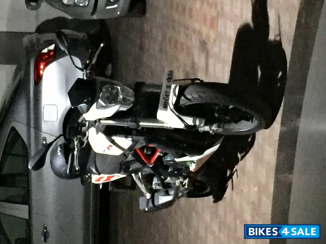 White Benelli TNT 25