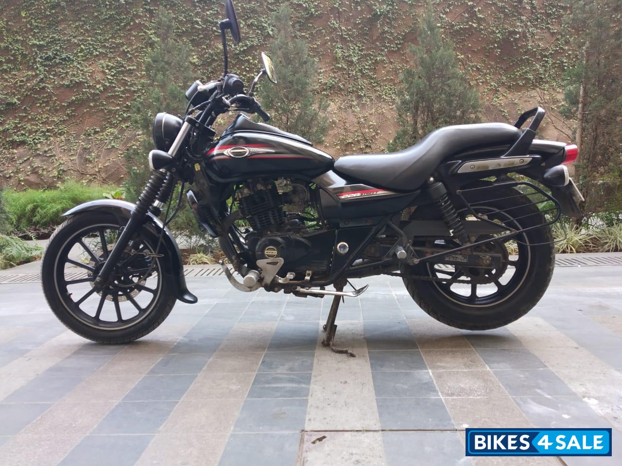 Black Bajaj Avenger Street 220